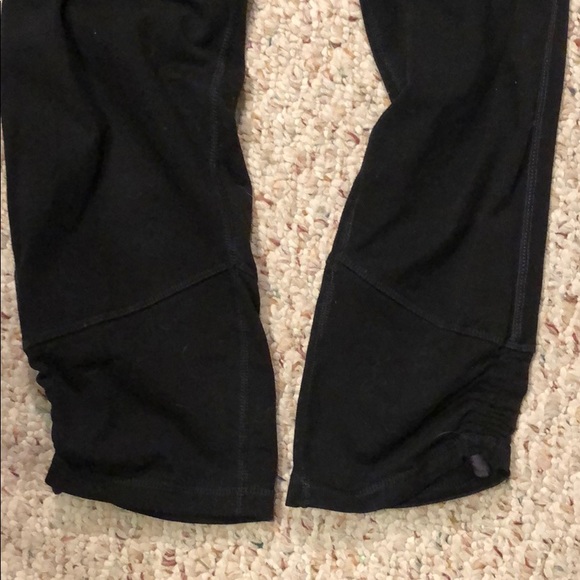 Black Crop Leggings - Picture 3 of 3